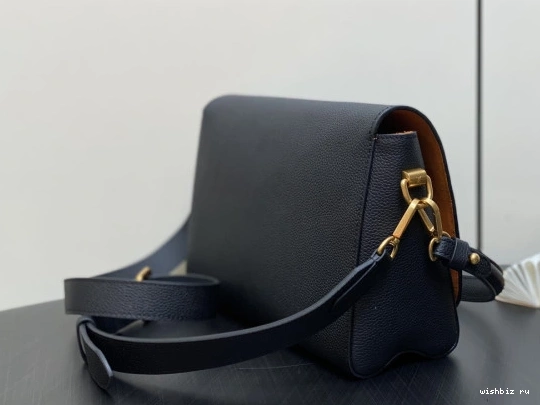 WIS Soft Twist-27*19*9CM LOUIS VUITTON 0817